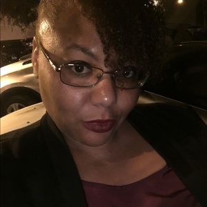 Meet your Posher, Monique